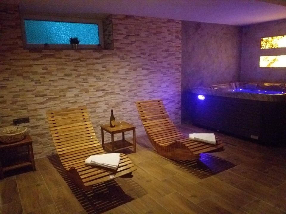 RELAX studio s vířivkou a odpočinkovými lehátky